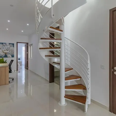 Duplex Penthouse With Seaview *