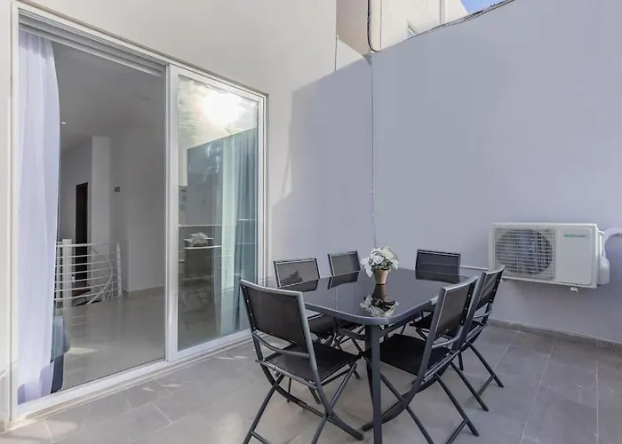 Daire Duplex Penthouse With Seaview St. Paul's Bay