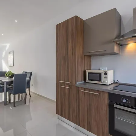 Duplex Penthouse With Seaview *